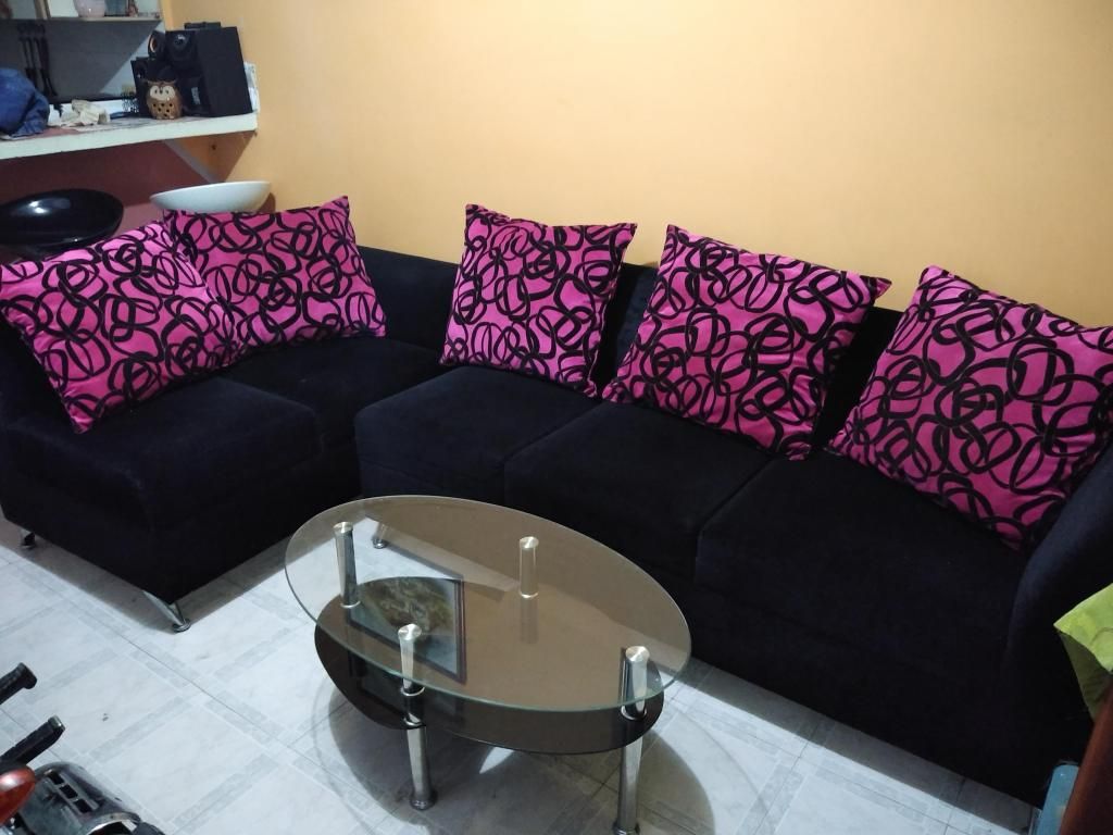 Se vende muebles y mesa en vidrio