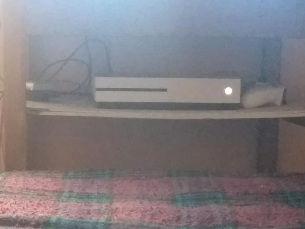 Vendo Xbox One S 500gb 2 Controles