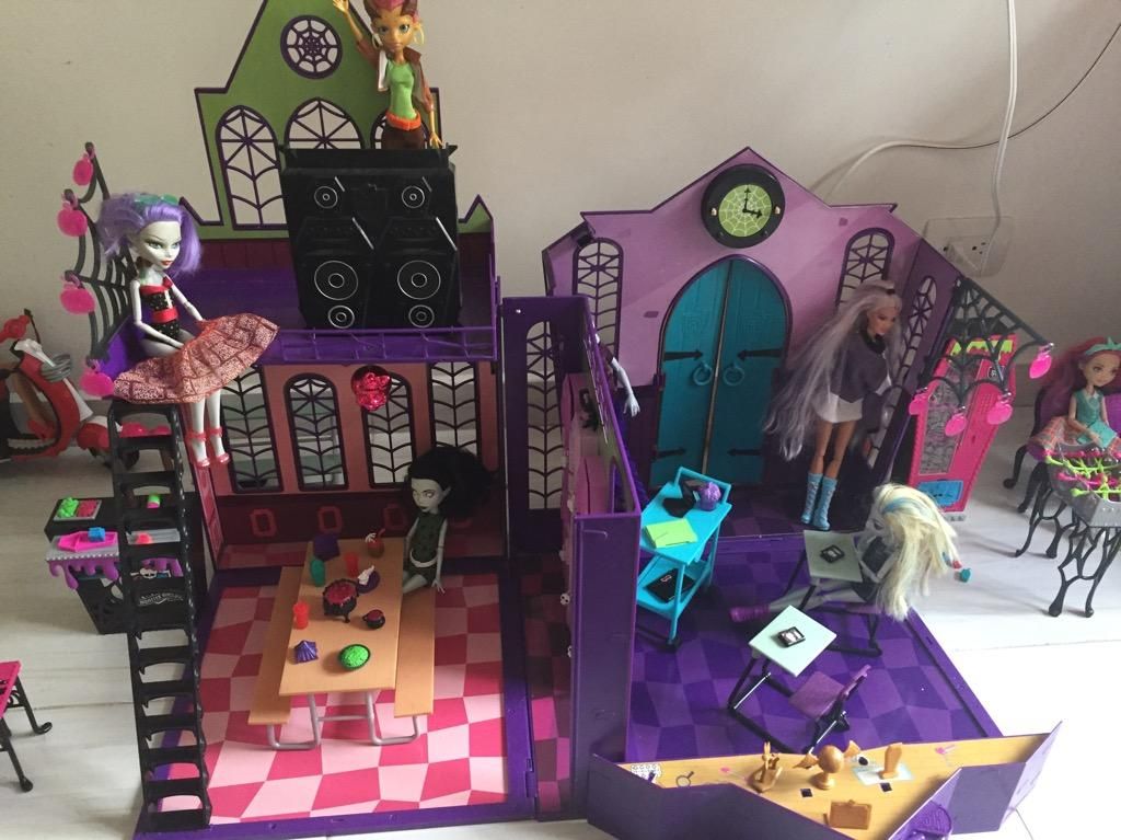 Escuela Monster High