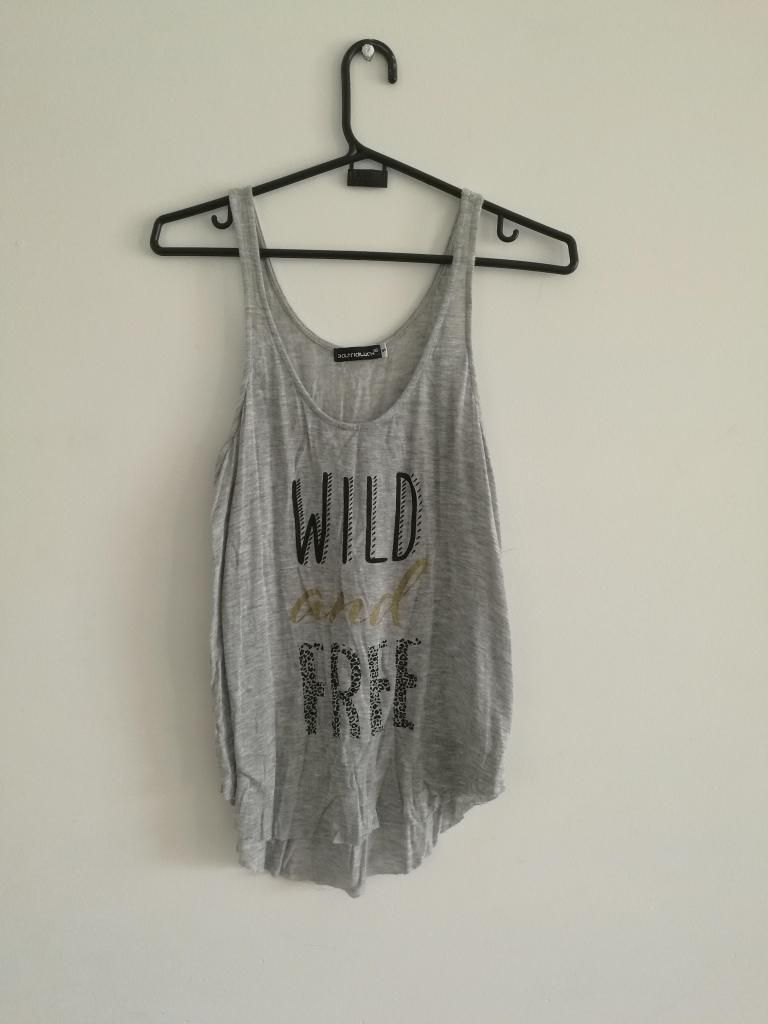 Blusa gris estampada