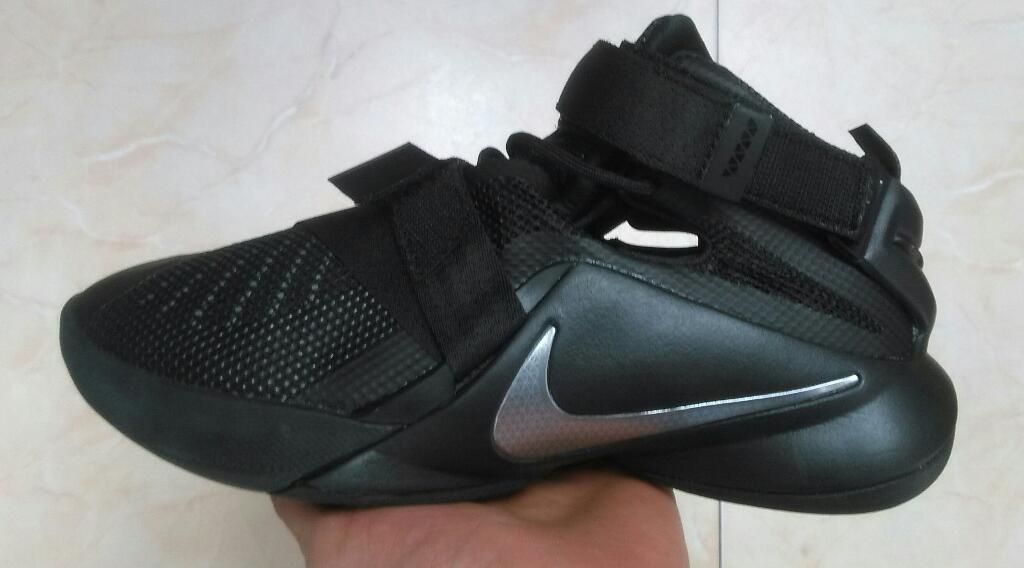 Botin Nike Lebron Soldier Hombre 