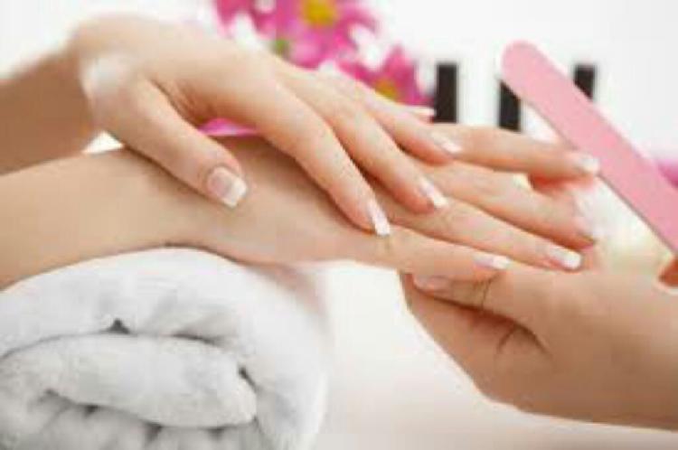 Manicurista con Experiencia