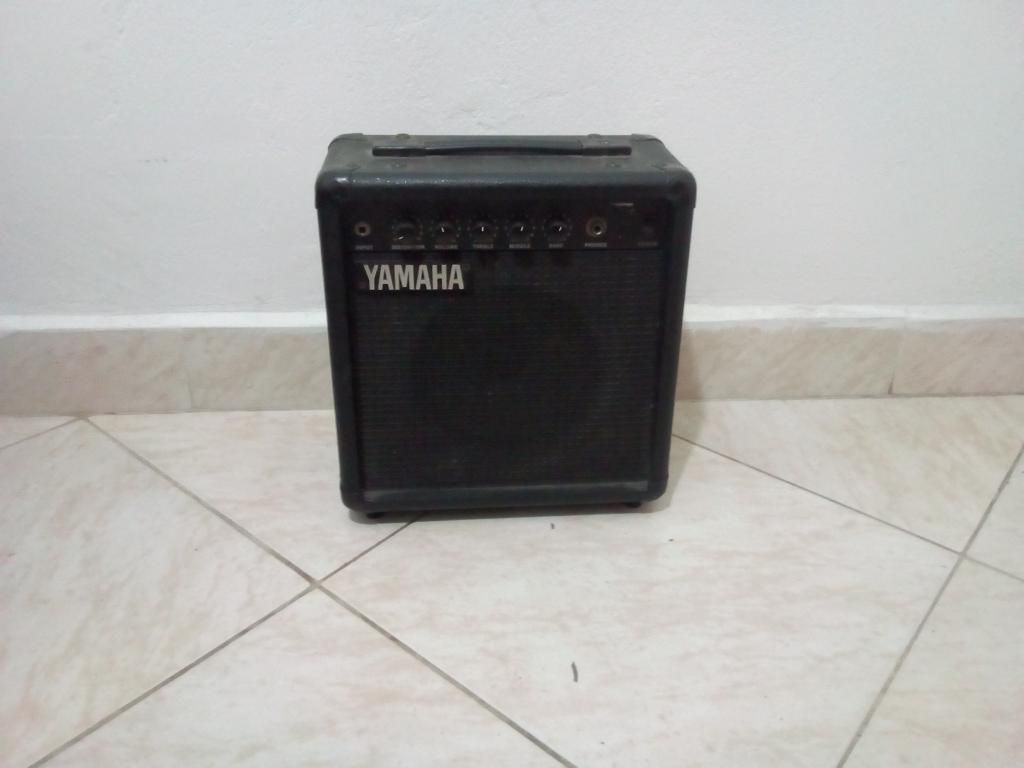 Amplificador de Guitarra Yamaha