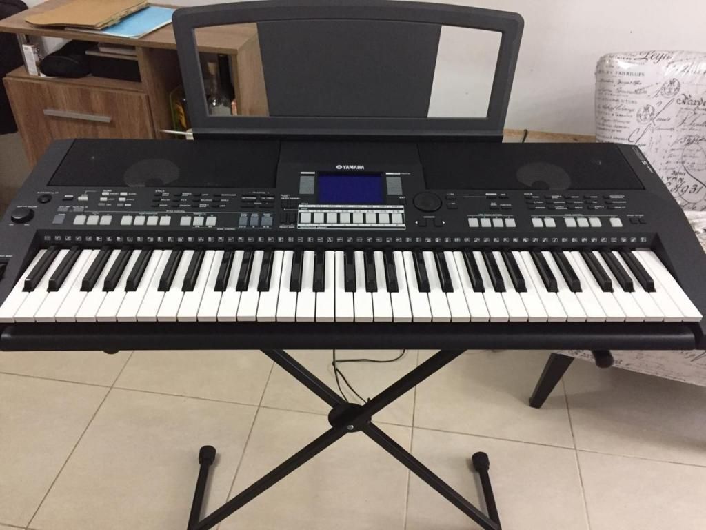 Hermosa Organeta Yamaha Psr550