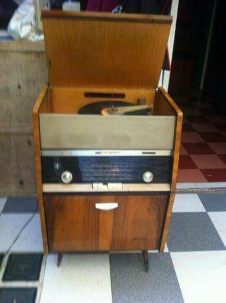 Radiola Philips Perfecta con 40 Discos