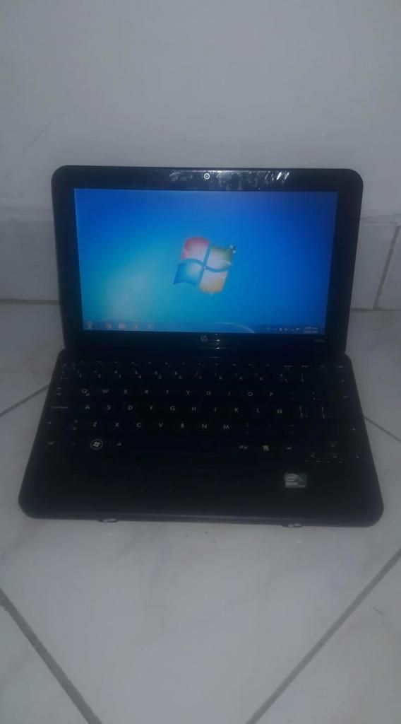 Portátil HP Mini con el teclado dañado