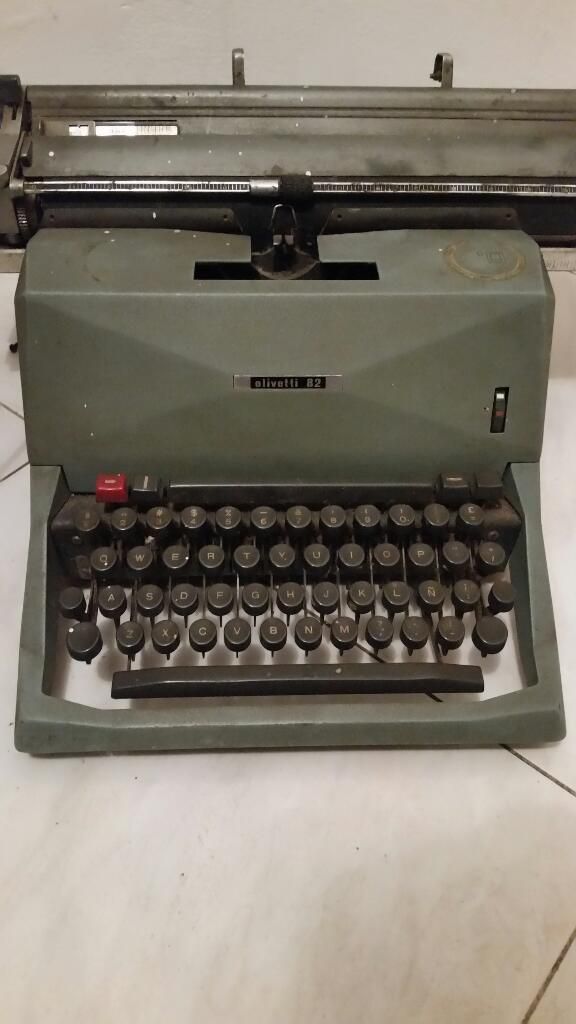 Maquina de Escribir Olivetti 82