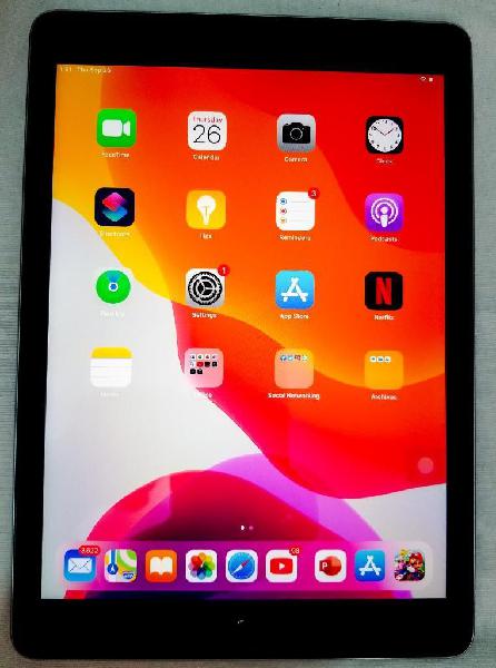 iPad 9.7 5ta gen Como Nuevo en Caja 10/10 32gb accesorios