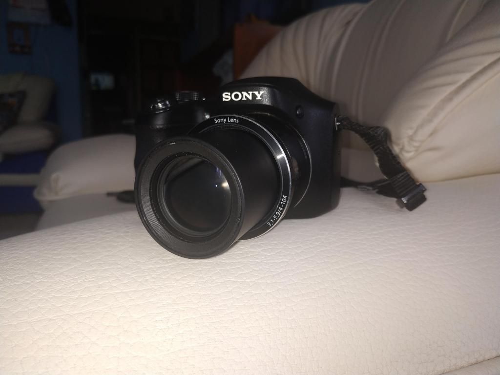 Camara Sony 20 mpx zoom 26x semiprofesional con accesorios