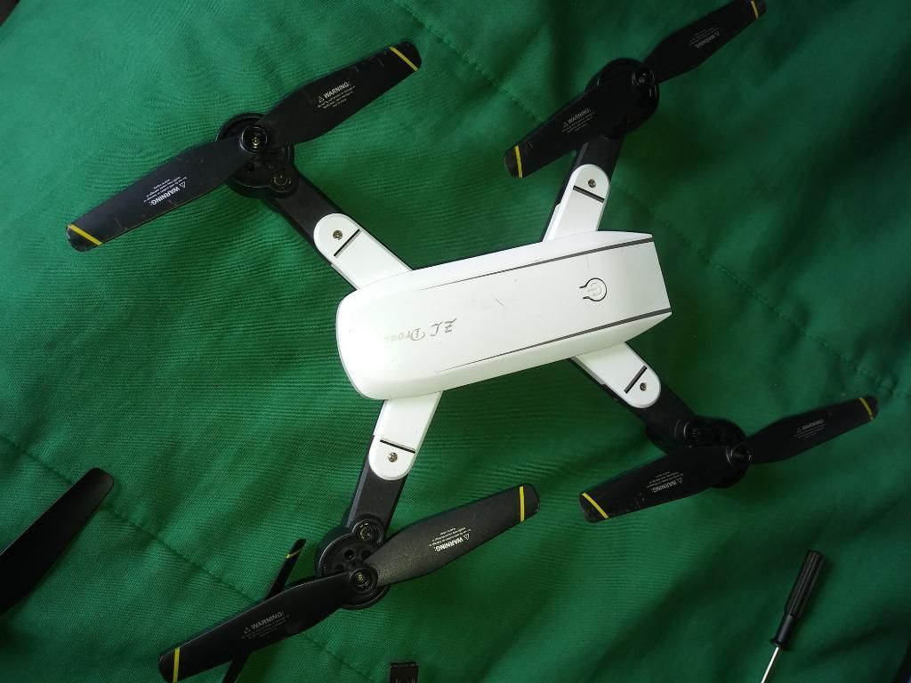 Dron Sg700