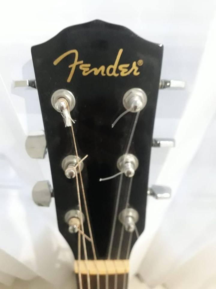 Guitarra electroacústica FENDER