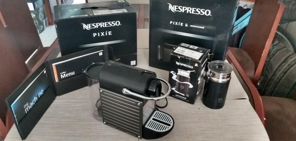 Cafetera Nespresso Pixie