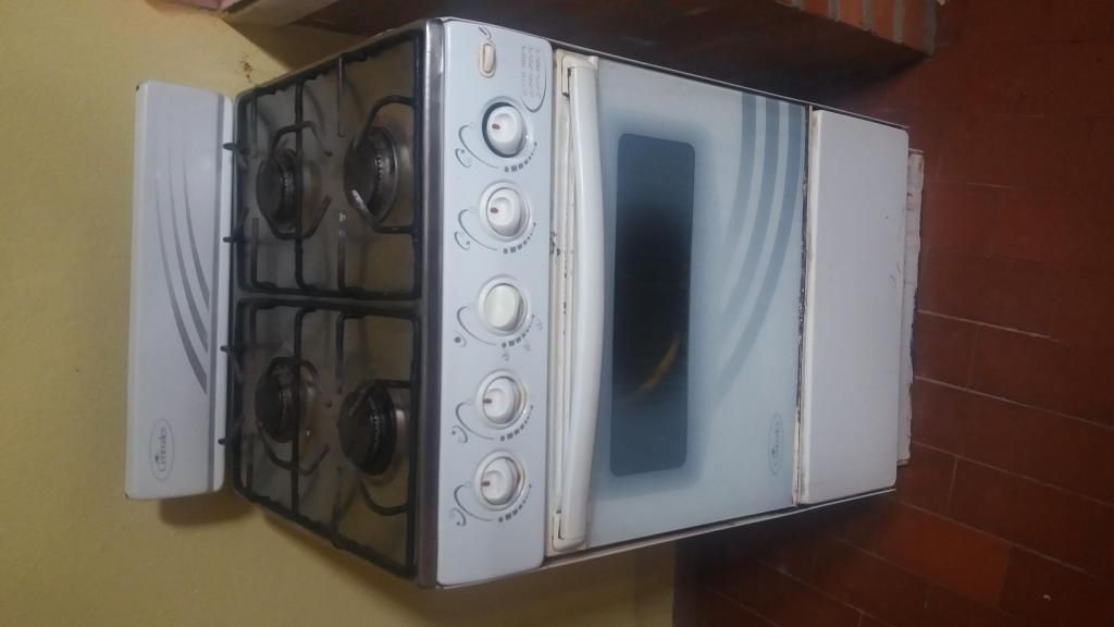Cocina o estufa en buen estado como la ve