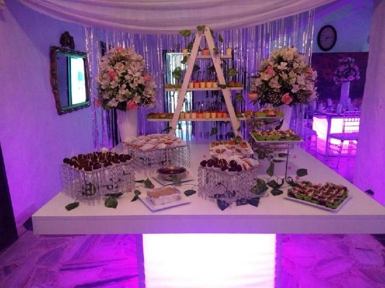 Mesa de postres,tortas,cupkakes y decoraciones