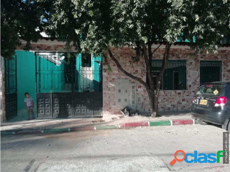 SE VENDE CASA DE 3 PISOS RENTABLE EN MELGAR