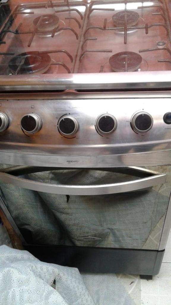 VENDO ESTUFA HACEB. CON HORNO COMO NUEVA..