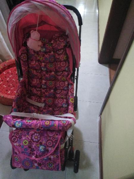 VENDO HERMOSO COCHE PARA BEBE