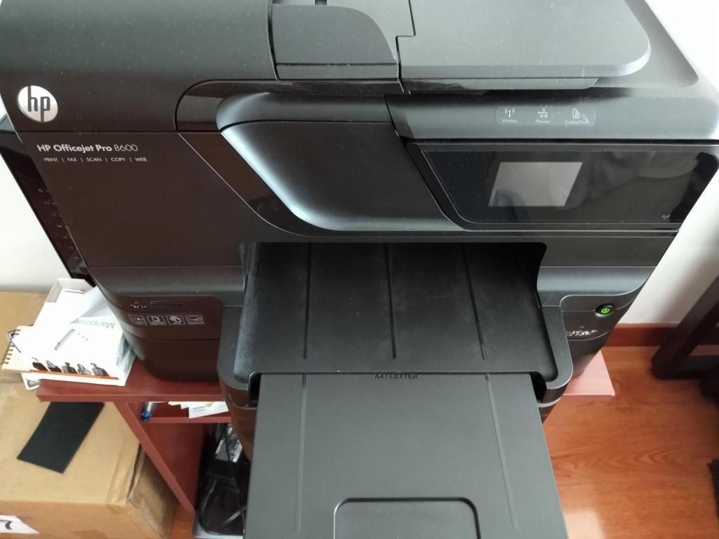 Impresora Multifuncional HP  con doble bandeja de carga