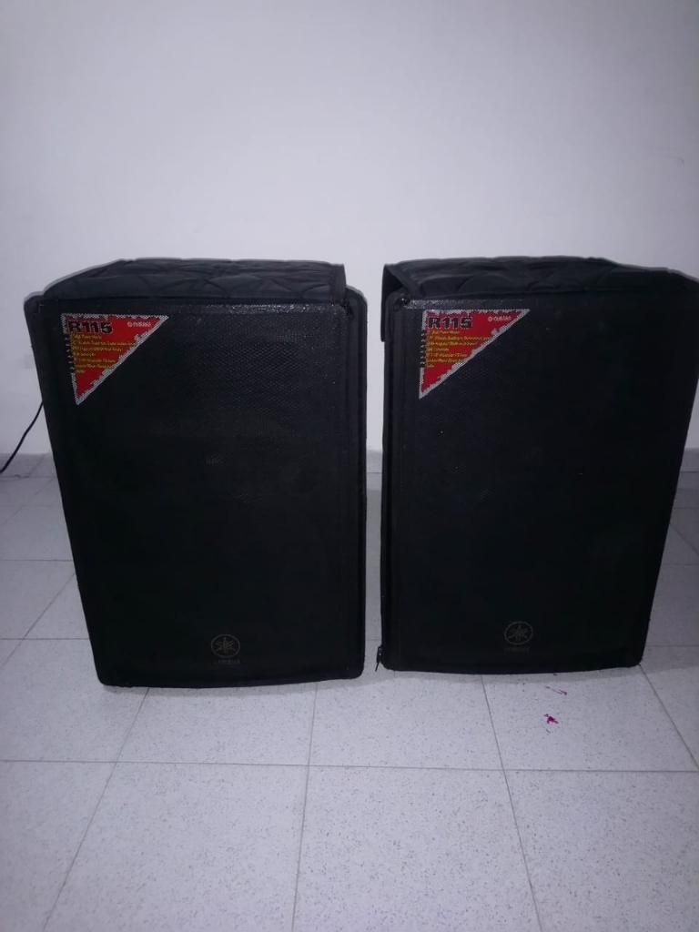 Cabinas Yamaha R115 con Estuches