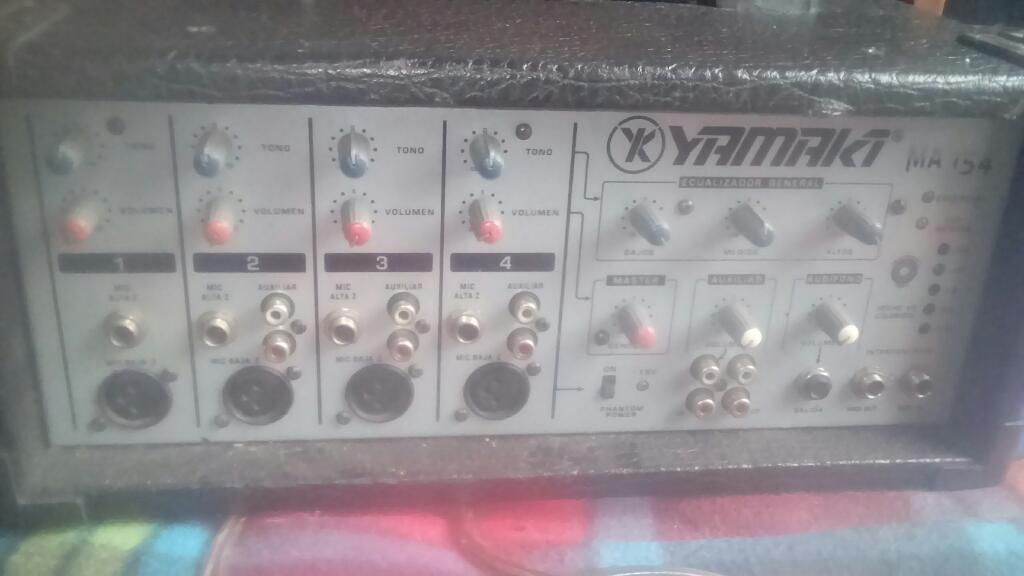 Consola Yamaki Ma154