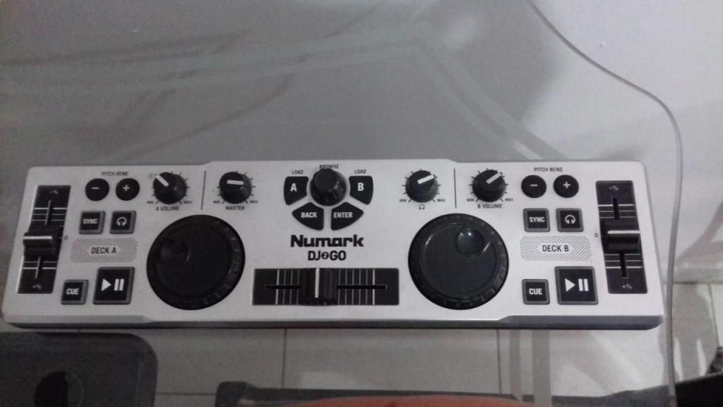 Mezclador para DJ Numark DJ 2 Go