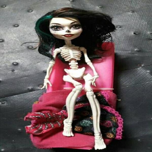 Muñeca Esqueleto de Segunda en Muy Buen