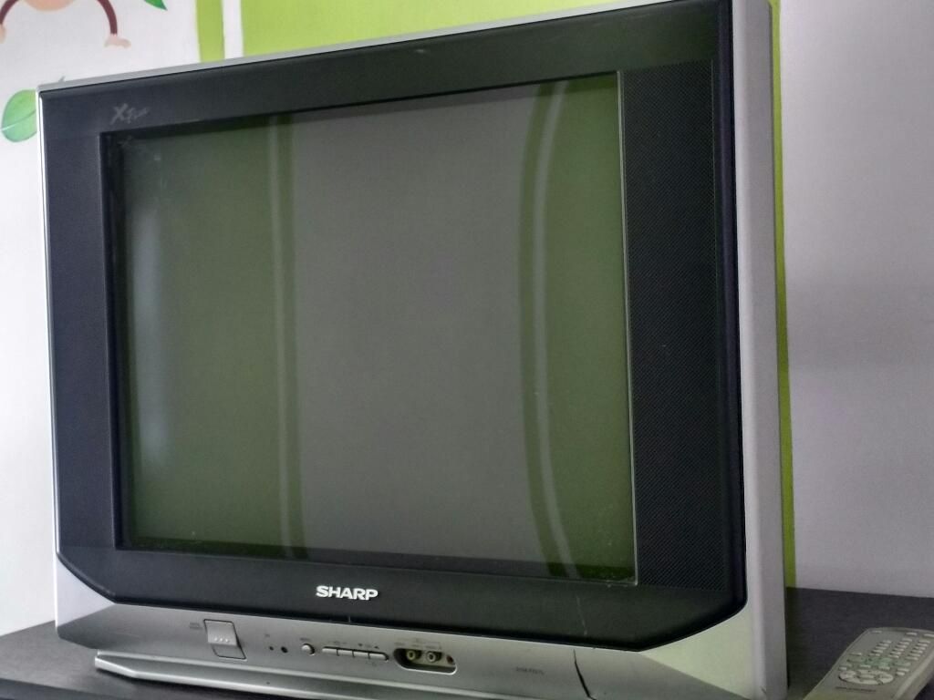 Televisor Sharp con Control Original