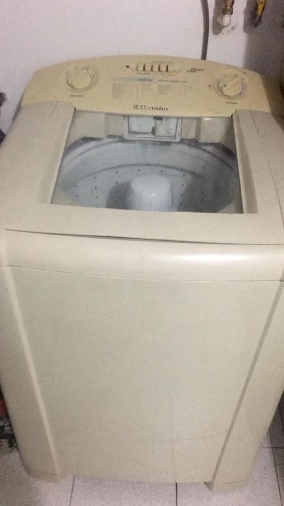 HOY... vendo lavadora ELECTROLLUX 24 libras en 350 mil