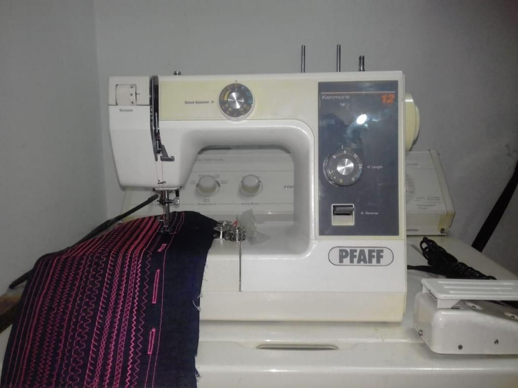 Maquina de coser PFAFF automatica y de codo en buen estado