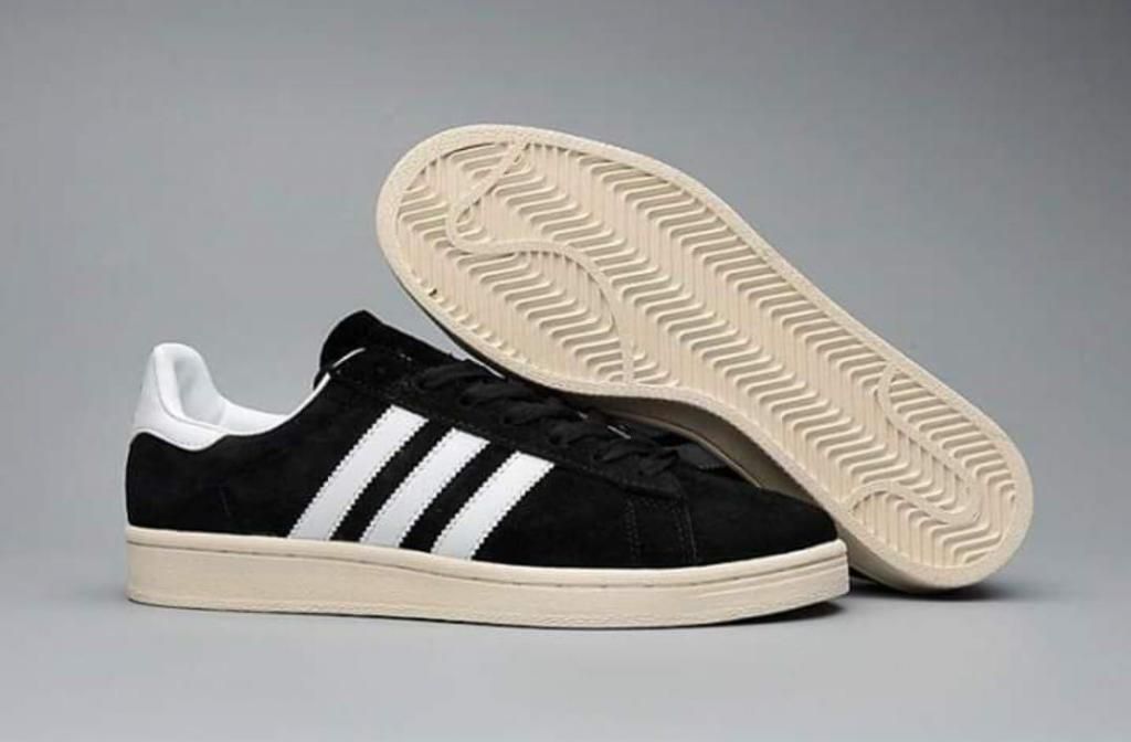 Adidas negro con blanco Nuevos