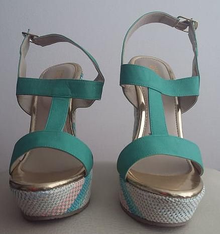 Bonitas y Elegantes sandalias talla 37, en color aguamarina.