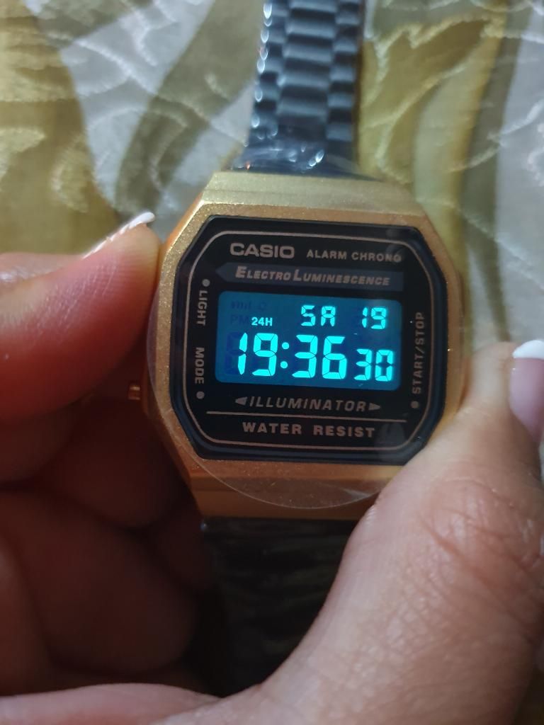 Casio Negro Y Dorado