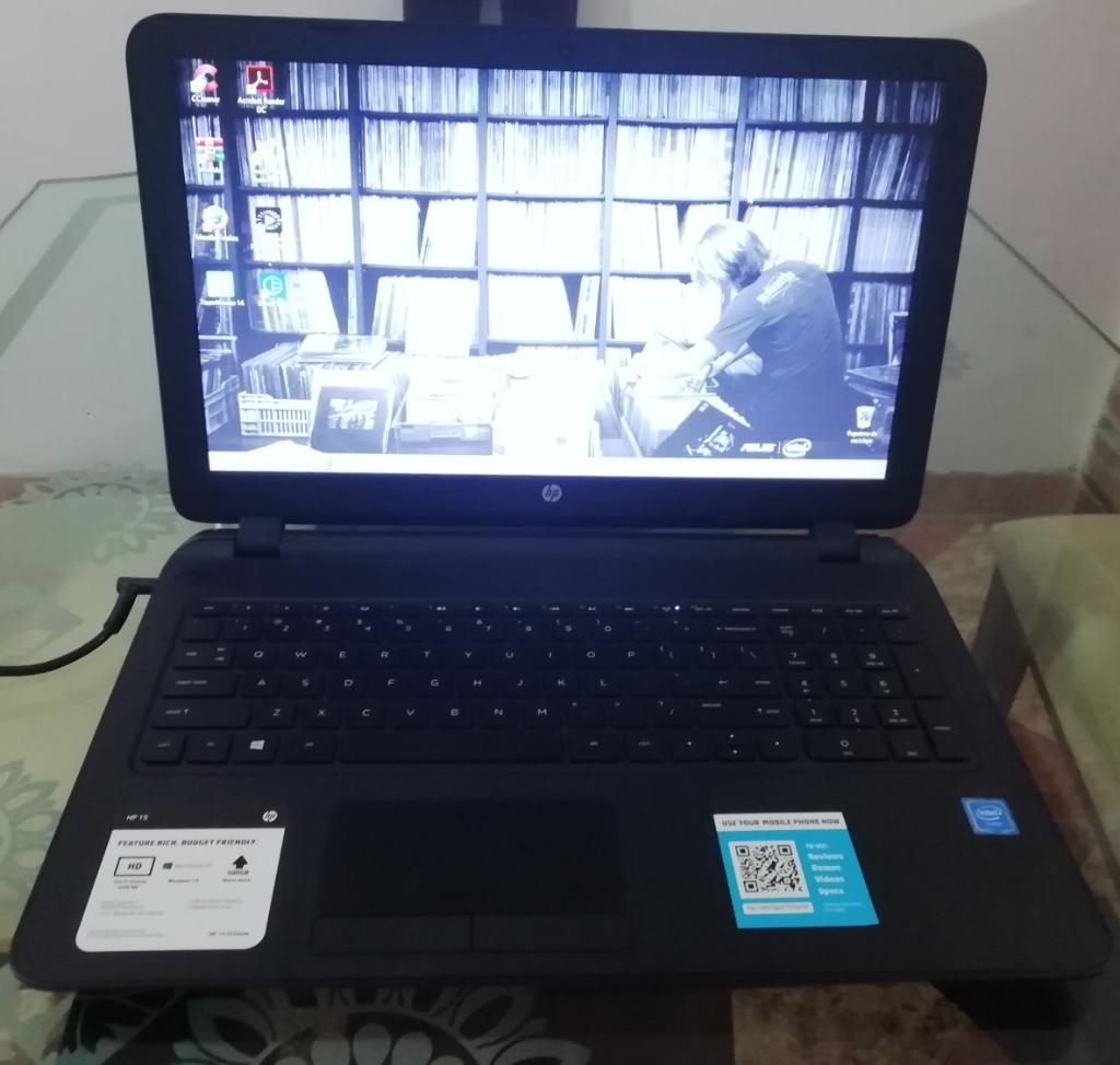 Laptop Hp 15-f233wm Color Negro