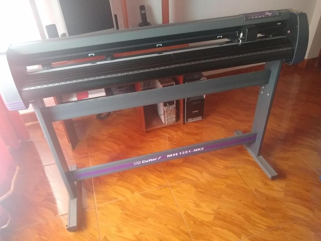 VENDO PLOTTER DE CORTE us cutter 130 CM PERFECTO ESTADO