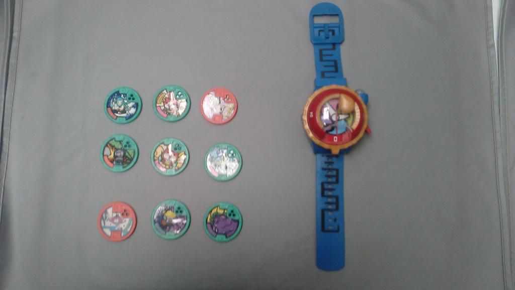 Reloj yo kai modelo zero con 9 medallas incluidas