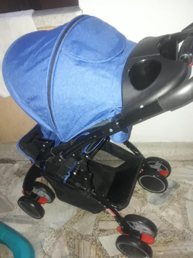 SE VENDE COCHE PARA BEBE CON SILLA AUXILIAR PARA CARRO. UN