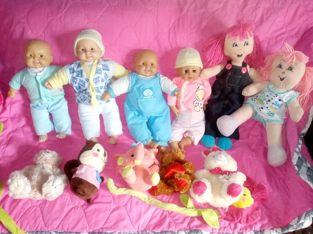 muñecas x 6 mas 5 peluches