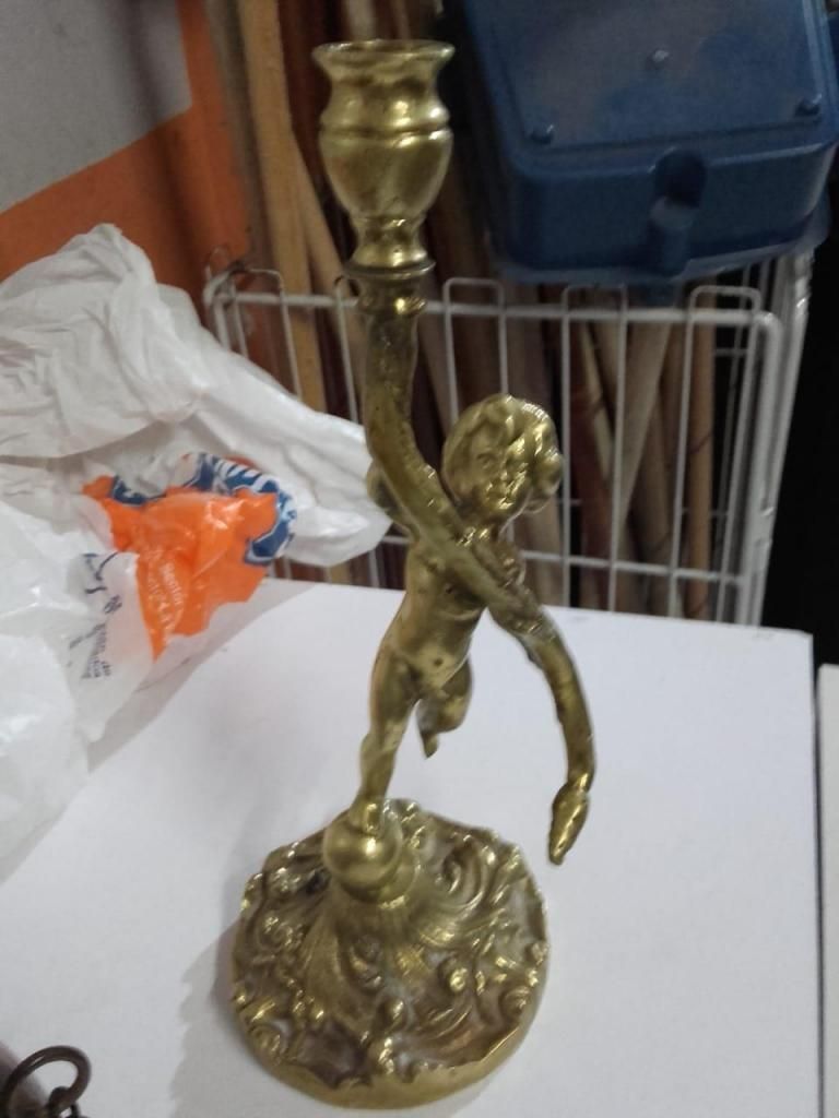 ANTIGUO CANDELABRO EN BRONCE 27 CM DE ALTO POR 11CM DE ANCHO