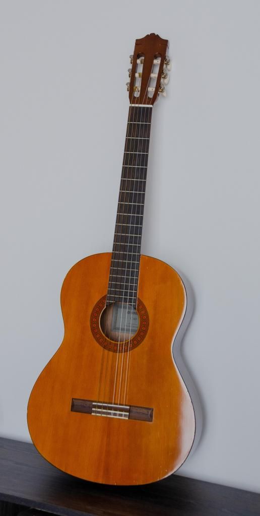 Guitarra Acústica Clásica Yamaha C40 Estuche Cejilla