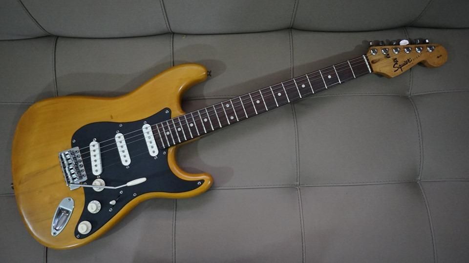 SQUIER AFFINITY  NATURAL FINISH CUERPO ANCHO
