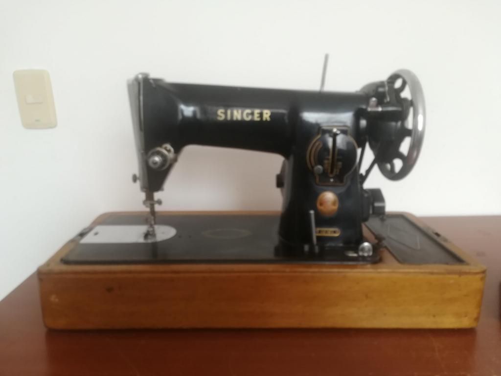 VENDO HERMOSA MÁQUINA DE COSER SINGER