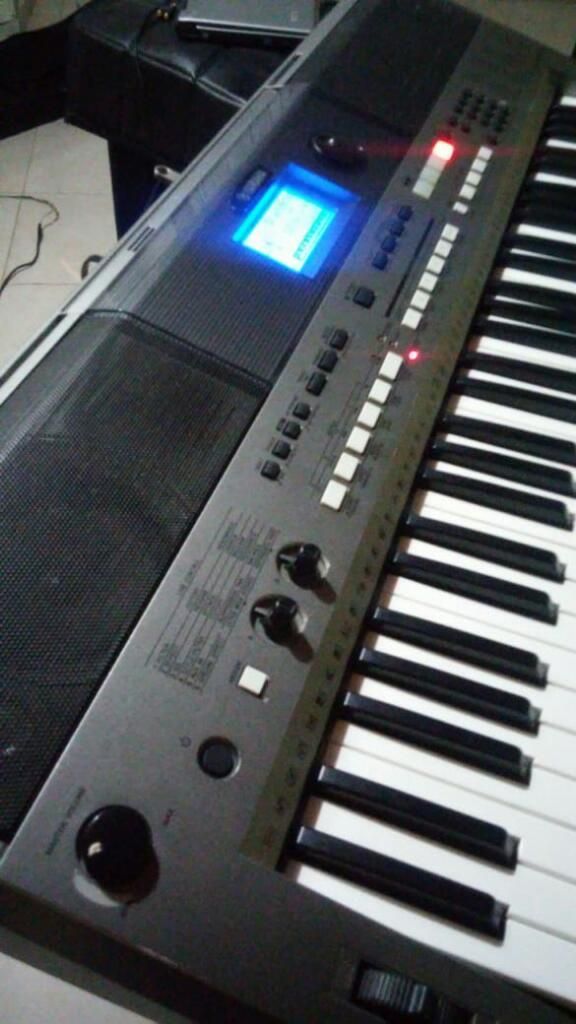 Vendo Organeta Yamaha Psr E443