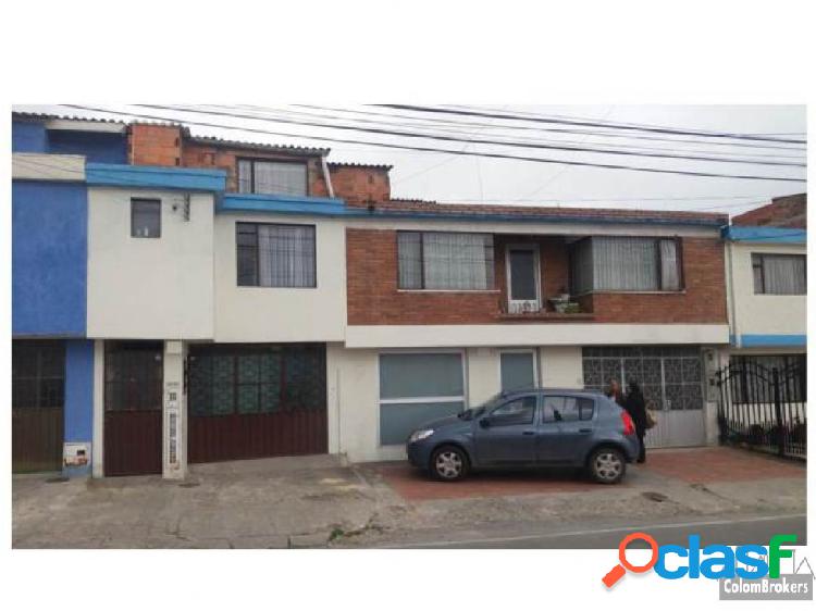 CASA EN CAJICA JUNTO AL PARQUE PRINCIPAL