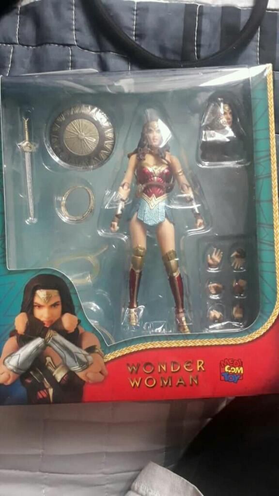Wonder Woman Mafex Replica Aaa