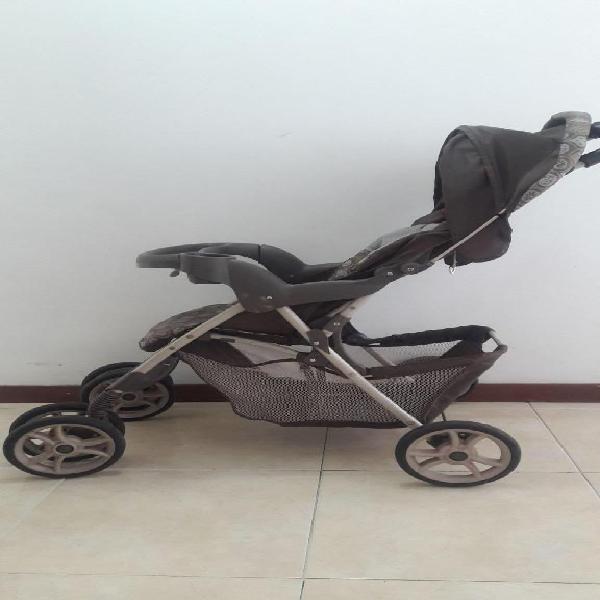 Se vende hermoso coche marca Graco