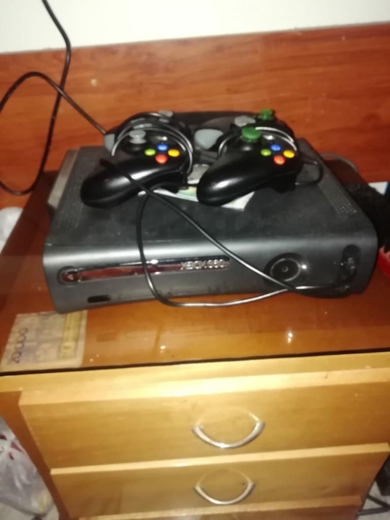 Vendo Xbox 360 con Juegos Disco Duro