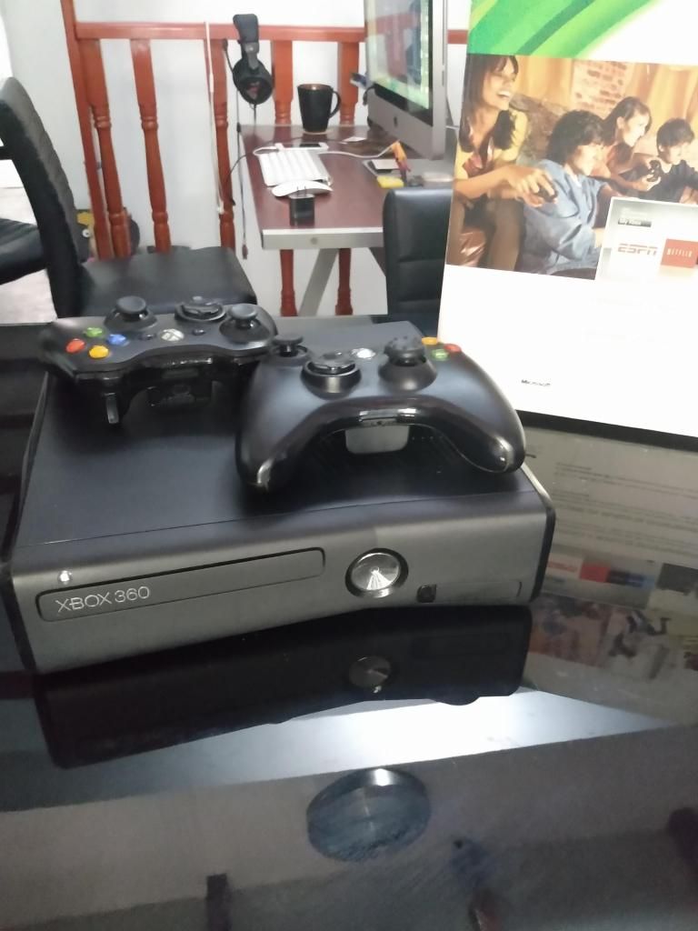 Vendo Xbox 360 con los dos controles