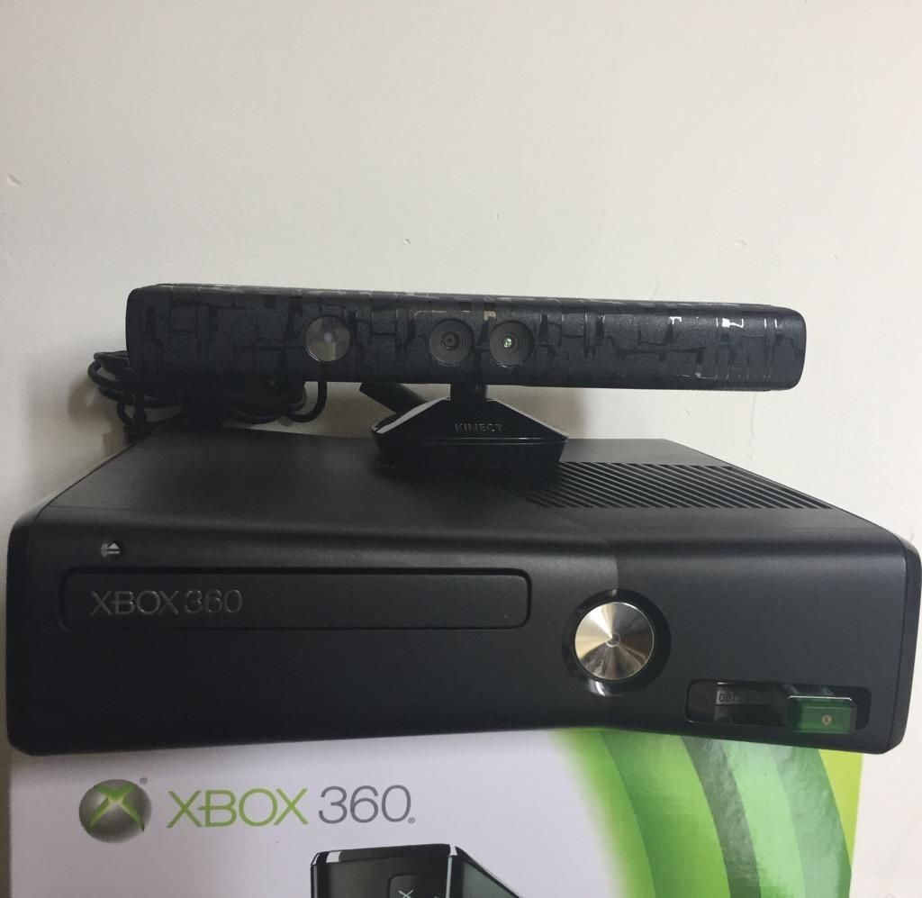 Xbox 360 con Kinect Y 2 Controles