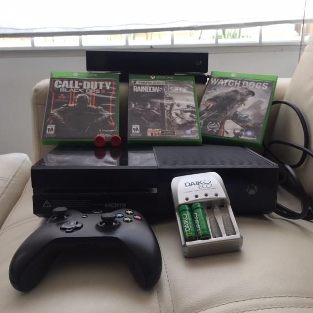 Xbox One con control, kinect y tres juegos