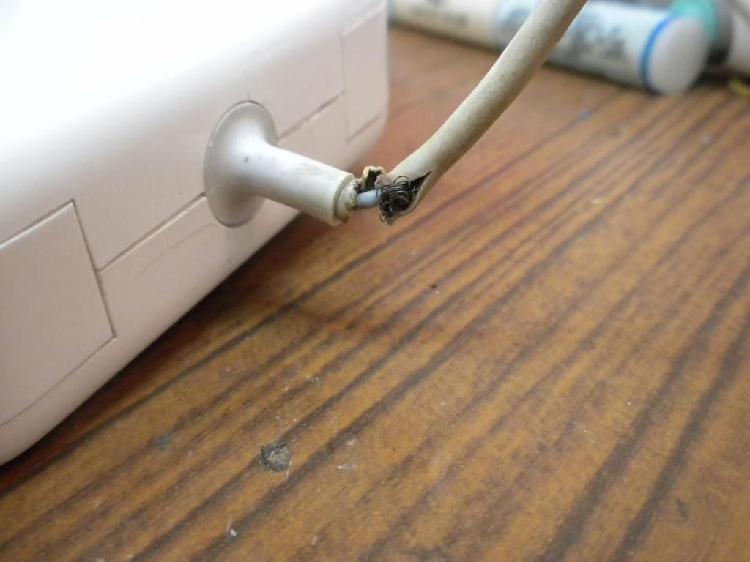 Reparacion arreglo cambio cable cargador adaptador Mac APPLE